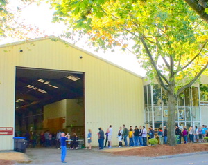 Line outside Underground Market.JPG